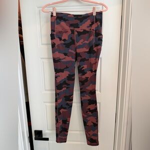 Lululemon Swift Speed 28 inch Legging, Heritage Camo smoky red night, size 6 EUC